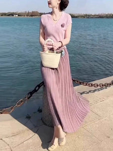 Pleated Maxi Skirt with V-Neck Elegant Summer Skirt for Moms Slimming Two-Piece Set