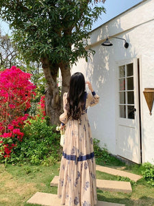 Floral long-sleeve dress with square neckline for curvy women