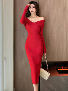 Red French Vintage Knit Dress – Long Flared Sleeves, Square Neck & Slim Waist
