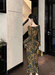 Early Autumn Queen-Style Velvet Ivory Dress